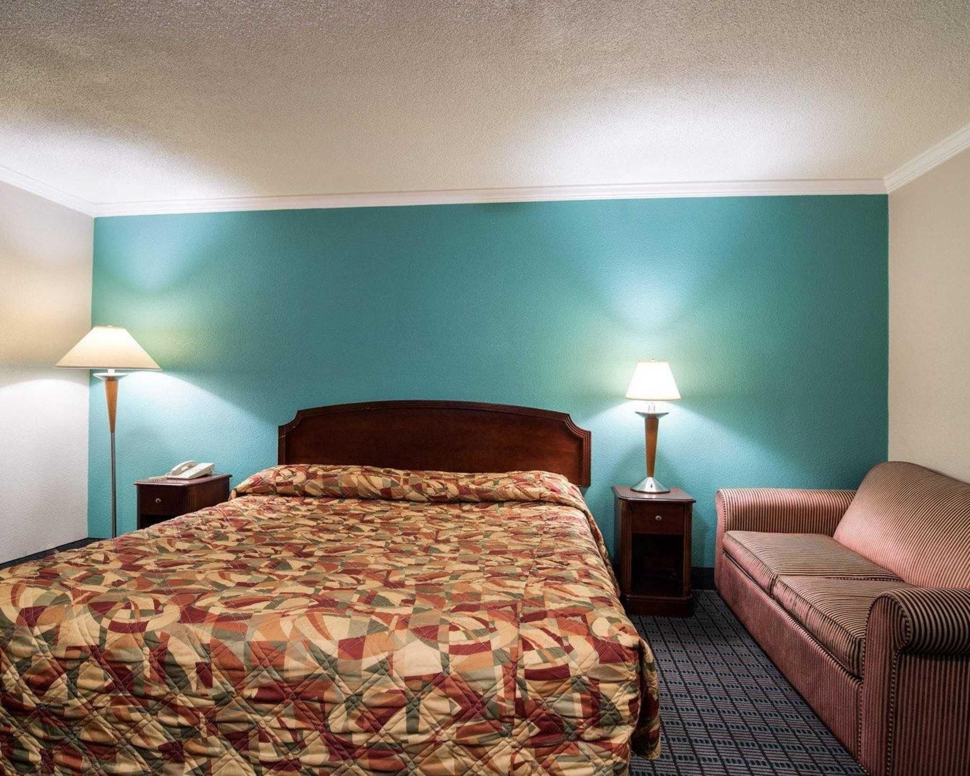 Rodeway Inn East Syracuse Exterior photo