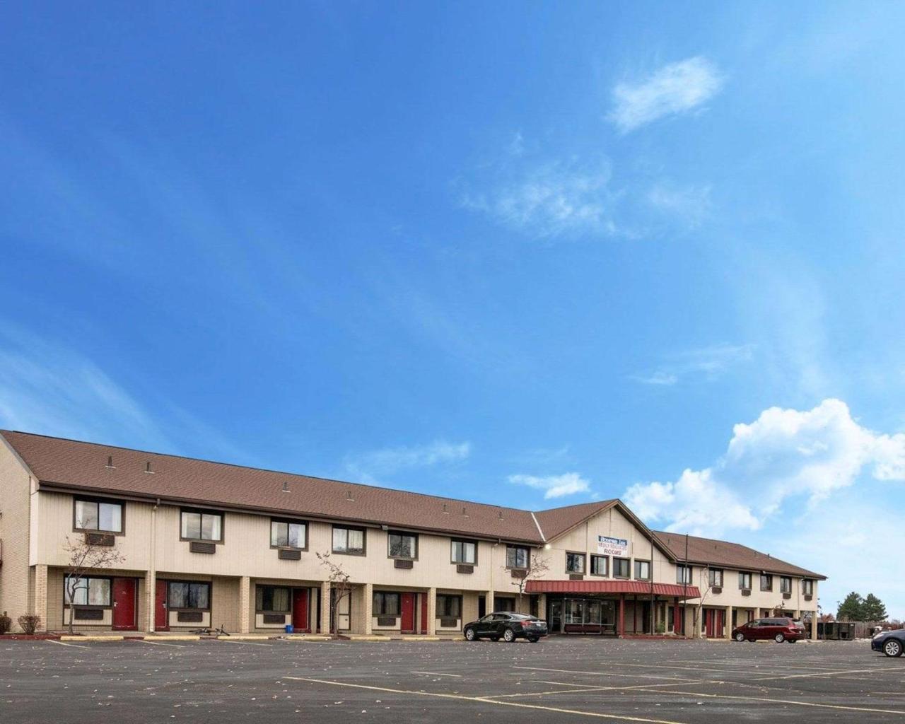 Rodeway Inn East Syracuse Exterior photo