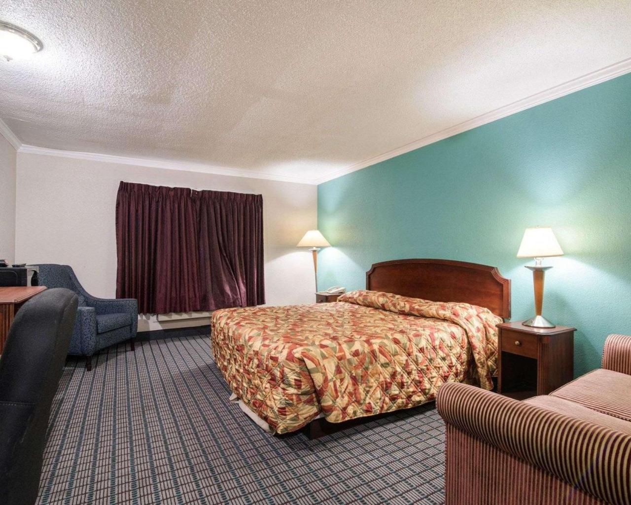 Rodeway Inn East Syracuse Exterior photo