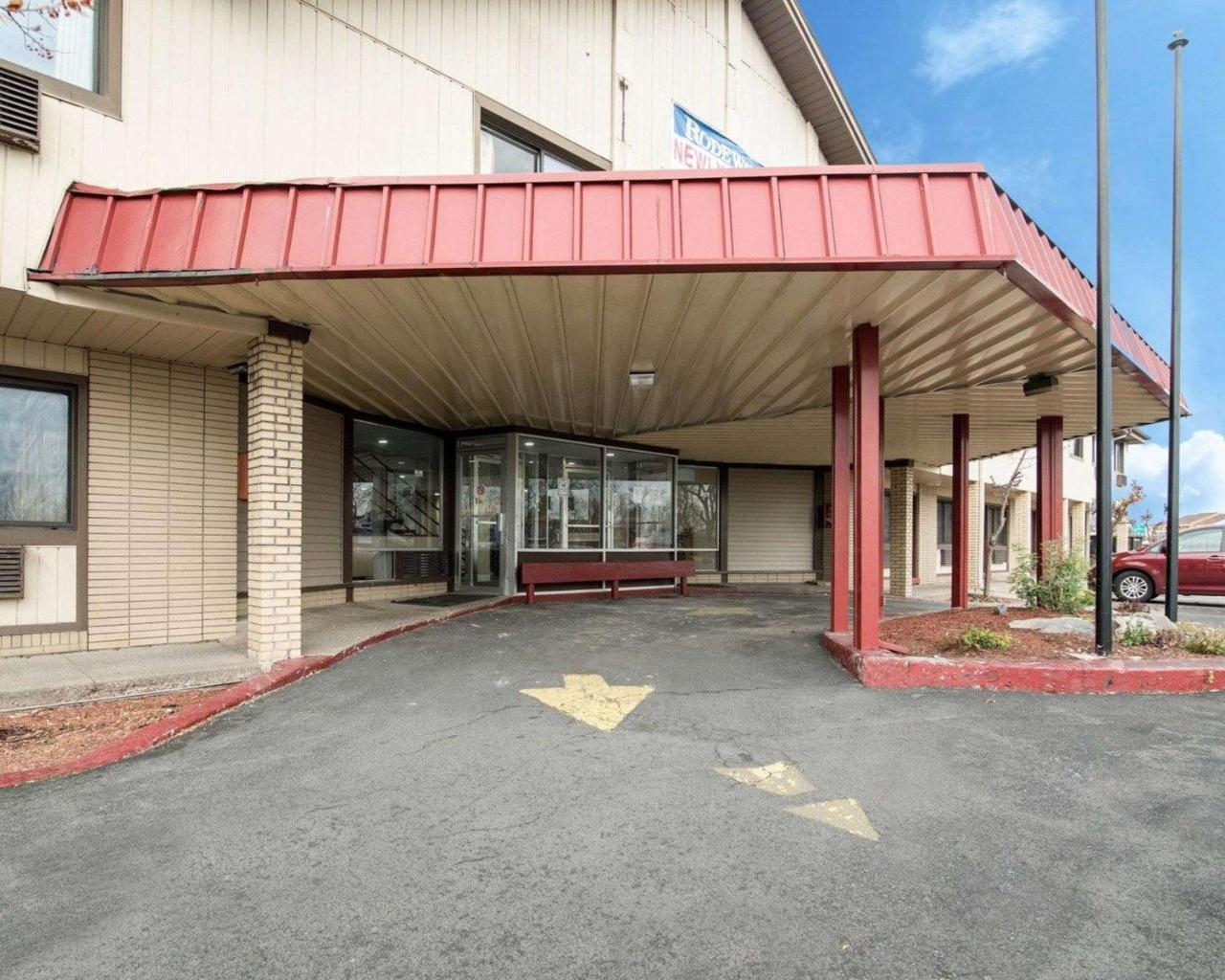 Rodeway Inn East Syracuse Exterior photo