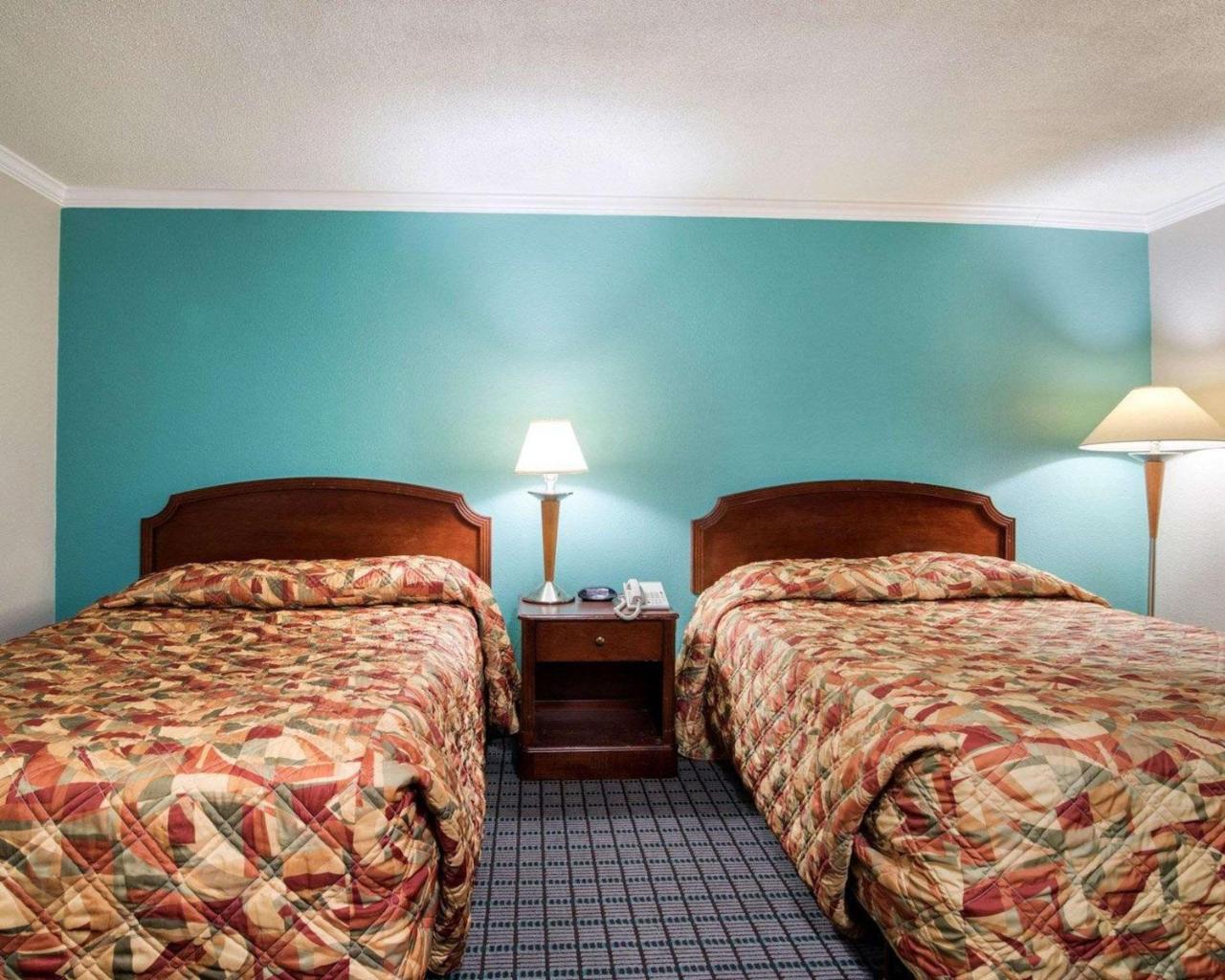Rodeway Inn East Syracuse Exterior photo